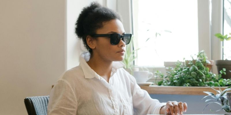 Blue Light and Macular Degeneration: Should You Be Concerned?
